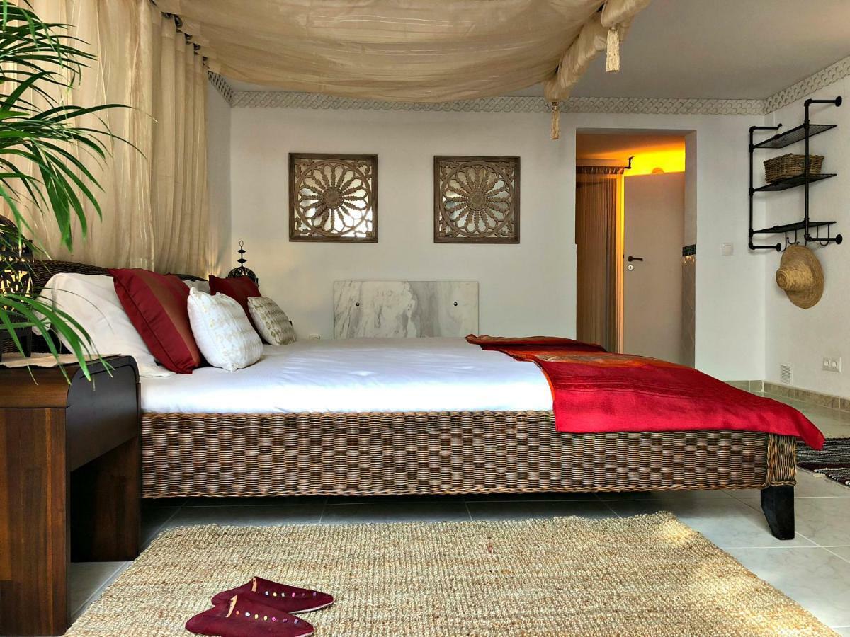 Villa Breeze Boutique Guest Rooms, Marbella Sitio de Calahonda Dış mekan fotoğraf